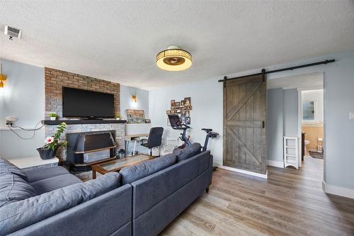 1795 Delnor Crescent, Kamloops, BC - Indoor Photo Showing Living Room With Fireplace