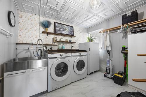 1795 Delnor Crescent, Kamloops, BC - Indoor Photo Showing Laundry Room