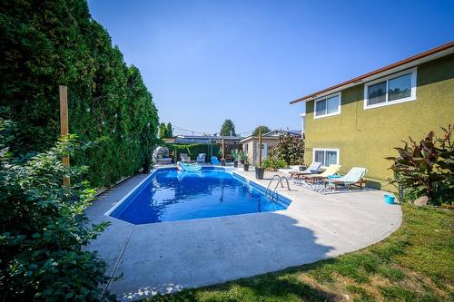 1795 Delnor Crescent, Kamloops, BC - Outdoor With In Ground Pool With Backyard