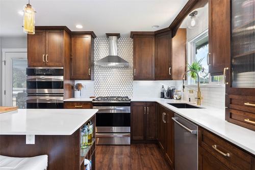 1795 Delnor Crescent, Kamloops, BC - Indoor Photo Showing Kitchen With Upgraded Kitchen