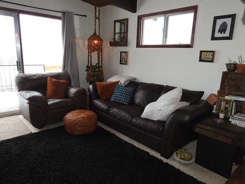 43 Sigalet Road, Lumby, BC - Indoor Photo Showing Living Room