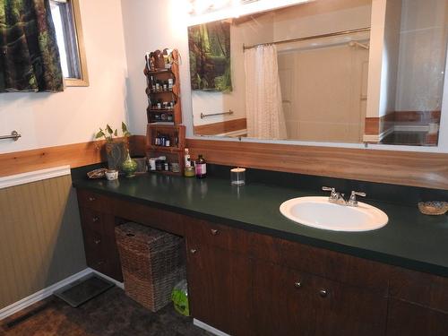 43 Sigalet Road, Lumby, BC - Indoor Photo Showing Bathroom