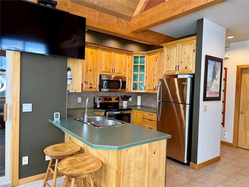 23-165 Kettleview Road, Big White, BC - Indoor Photo Showing Kitchen With Double Sink