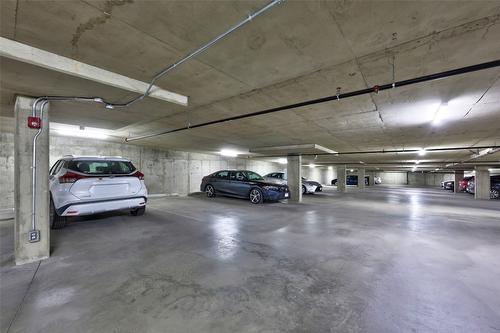 514-444 St Paul Street, Kamloops, BC - Indoor Photo Showing Garage