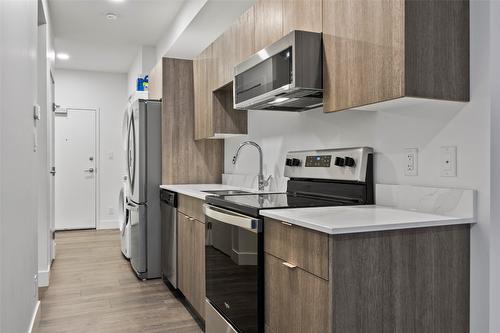 514-444 St Paul Street, Kamloops, BC - Indoor Photo Showing Kitchen With Stainless Steel Kitchen With Upgraded Kitchen