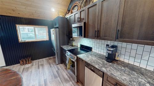 424 Briar Avenue, Cranbrook, BC - Indoor Photo Showing Kitchen
