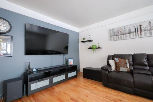 Salon - 2643 Av. Glenada, Shawinigan, QC - Indoor Photo Showing Living Room