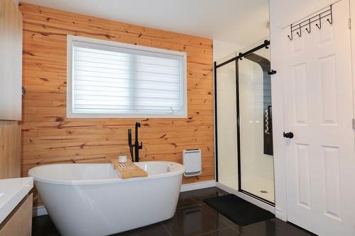 Salle de bains - 2643 Av. Glenada, Shawinigan, QC - Indoor Photo Showing Bathroom