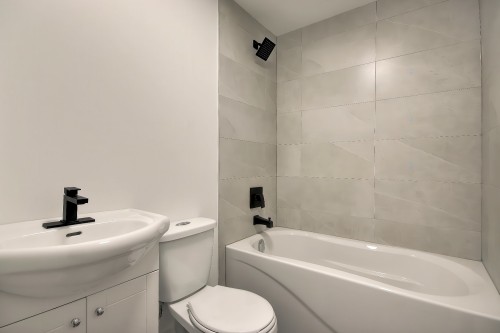 Bathroom - 5818 Rue De La Roche, Montréal (Rosemont/La Petite-Patrie), QC - Indoor Photo Showing Bathroom