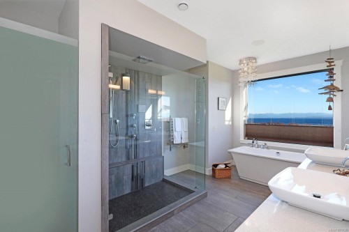 300 Connemara Rd, Comox, BC 