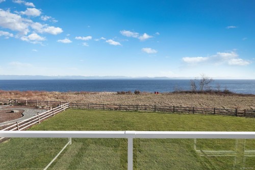 300 Connemara Rd, Comox, BC 