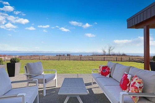 300 Connemara Rd, Comox, BC 