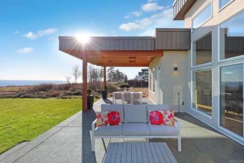 300 Connemara Rd, Comox, BC 