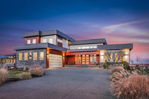 300 Connemara Rd, Comox, BC 