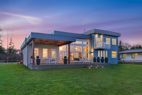 300 Connemara Rd, Comox, BC 