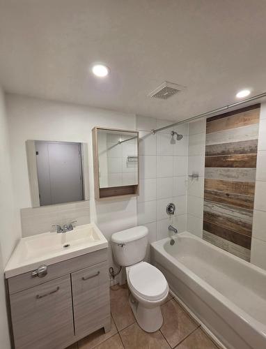 Salle de bains - 1-2265 Av. Auguste, Brossard, QC - Indoor Photo Showing Bathroom