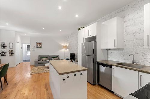 Kitchen - 1853 Rue Wolfe, Montréal (Ville-Marie), QC - Indoor Photo Showing Kitchen With Upgraded Kitchen