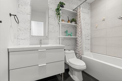 Bathroom - 1853 Rue Wolfe, Montréal (Ville-Marie), QC - Indoor Photo Showing Bathroom