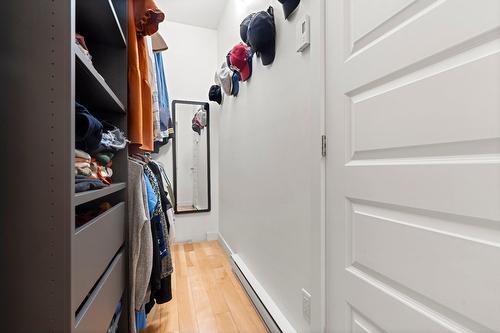 Walk-in closet - 1853 Rue Wolfe, Montréal (Ville-Marie), QC - Indoor