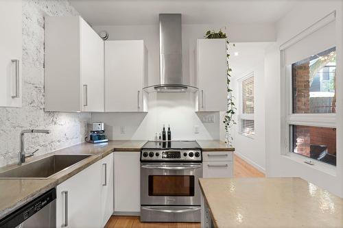 Kitchen - 1853 Rue Wolfe, Montréal (Ville-Marie), QC - Indoor Photo Showing Kitchen With Upgraded Kitchen