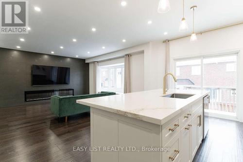 3 Halliday Street, Ajax, ON - Indoor Photo Showing Kitchen With Upgraded Kitchen