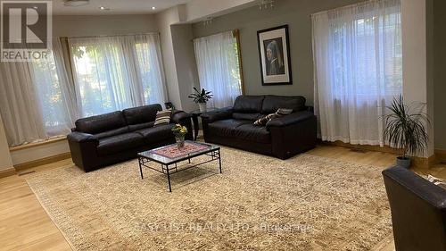 98 Burbank Drive, Toronto, ON - Indoor Photo Showing Living Room