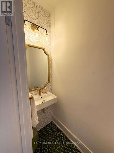 6 Devonridge Crescent, Toronto, ON - Indoor