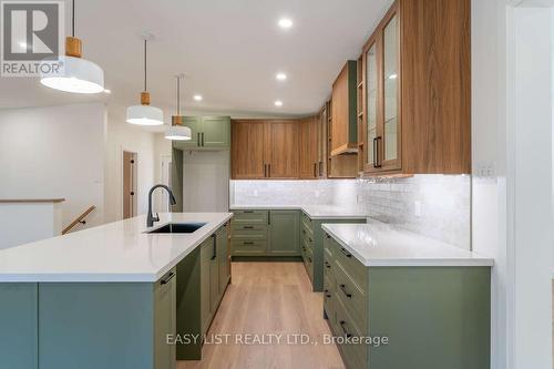 14 Eagle Road, Tiny, ON - Indoor Photo Showing Kitchen With Upgraded Kitchen