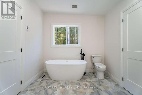 14 Eagle Road, Tiny, ON - Indoor Photo Showing Bathroom