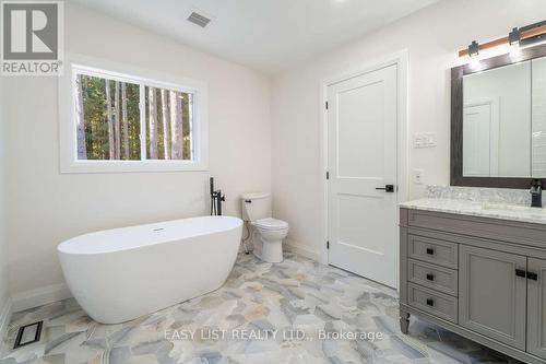 14 Eagle Road, Tiny, ON - Indoor Photo Showing Bathroom