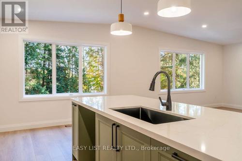 14 Eagle Road, Tiny, ON - Indoor Photo Showing Kitchen
