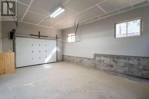 14 Eagle Road, Tiny, ON - Indoor Photo Showing Garage