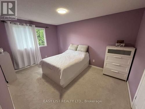102 Burwell Crescent, Markham, ON - Indoor Photo Showing Bedroom