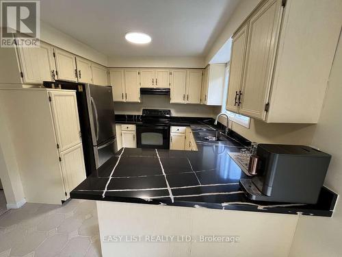 102 Burwell Crescent, Markham, ON - Indoor Photo Showing Kitchen
