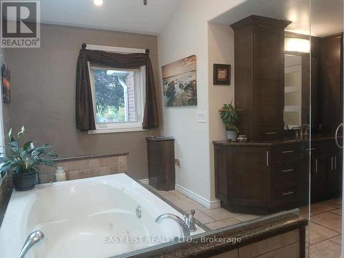 7652 Harris Point Drive, Plympton-Wyoming, ON - Indoor Photo Showing Bathroom