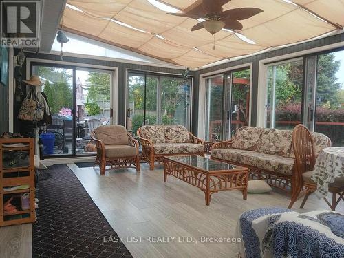 7652 Harris Point Drive, Plympton-Wyoming, ON - Indoor Photo Showing Living Room