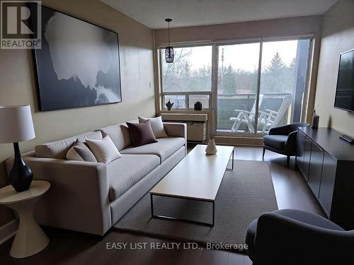 203 - 155 Main Street N, Newmarket, ON - Indoor Photo Showing Living Room