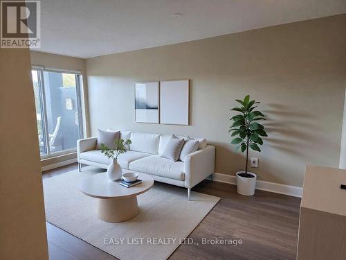 203 - 155 Main Street N, Newmarket, ON - Indoor Photo Showing Living Room