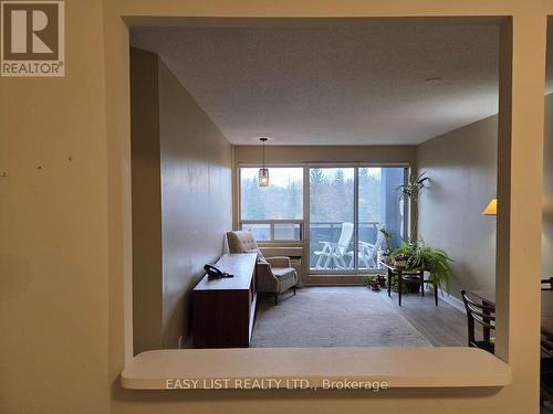 203 - 155 Main Street N, Newmarket, ON - Indoor