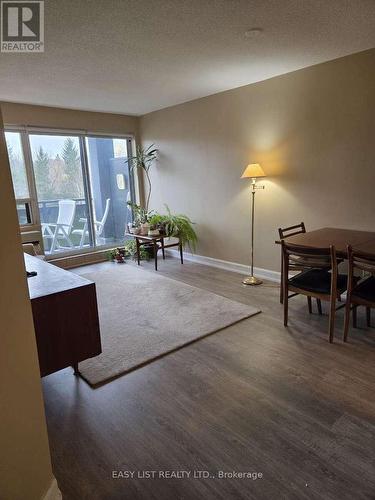 203 - 155 Main Street N, Newmarket, ON - Indoor