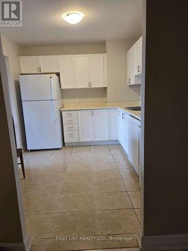 203 - 155 Main Street N, Newmarket, ON - Indoor Photo Showing Kitchen