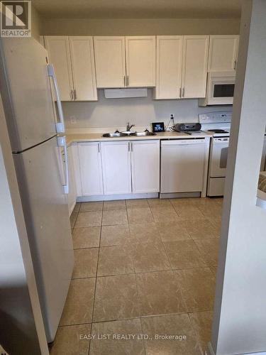 203 - 155 Main Street N, Newmarket, ON - Indoor Photo Showing Kitchen