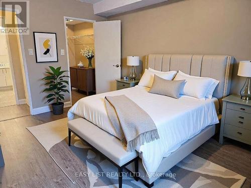 203 - 155 Main Street N, Newmarket, ON - Indoor Photo Showing Bedroom