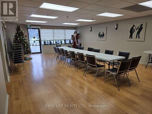 203 - 155 Main Street N, Newmarket, ON - Indoor