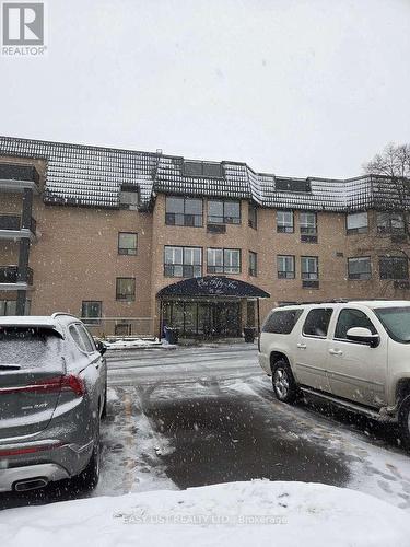 203 - 155 Main Street N, Newmarket, ON - Outdoor