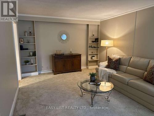 570 7Th Street W, Owen Sound, ON - Indoor Photo Showing Living Room