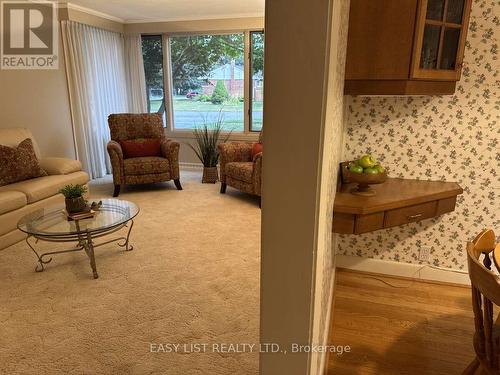 570 7Th Street W, Owen Sound, ON - Indoor Photo Showing Living Room