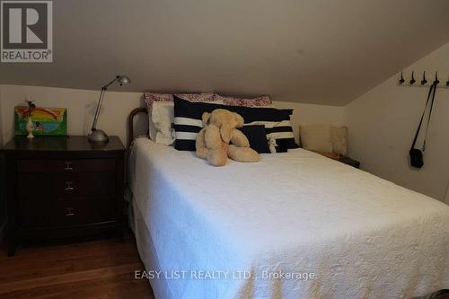 18 Mill Street, Essa, ON - Indoor Photo Showing Bedroom