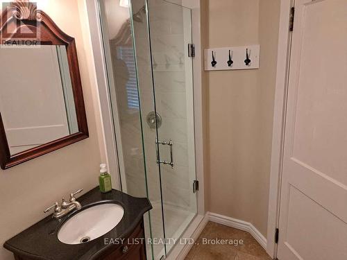 18 Mill Street, Essa, ON - Indoor Photo Showing Bathroom