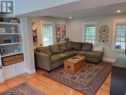 18 Mill Street, Essa, ON - Indoor Photo Showing Living Room